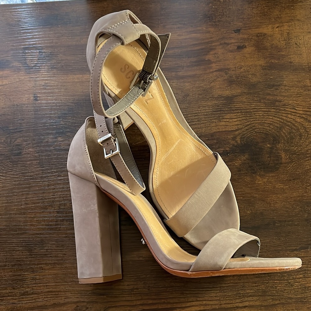 SCHUTZ Women's Gray Suede Sandals Size 9B
Made in the USA